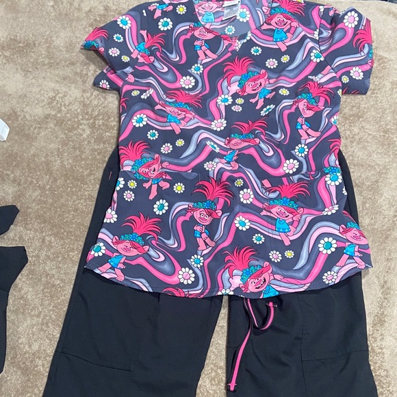 Trolls Other - Trolls Scrub Top-Pink and Gray Scrub-star Blk bottoms.